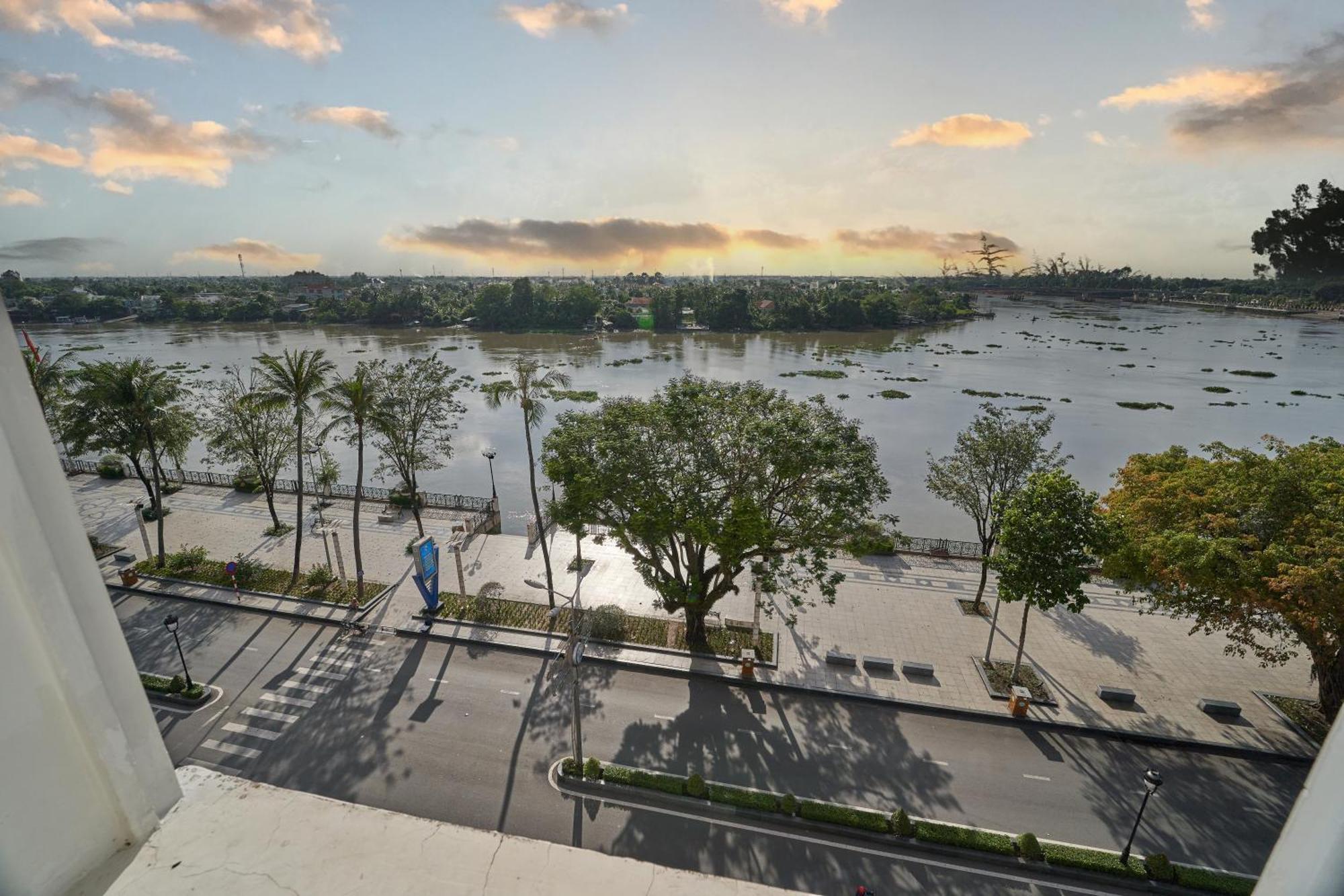 Bcons Riverside Hotel Binh Duong Thu Dau Mot Dış mekan fotoğraf