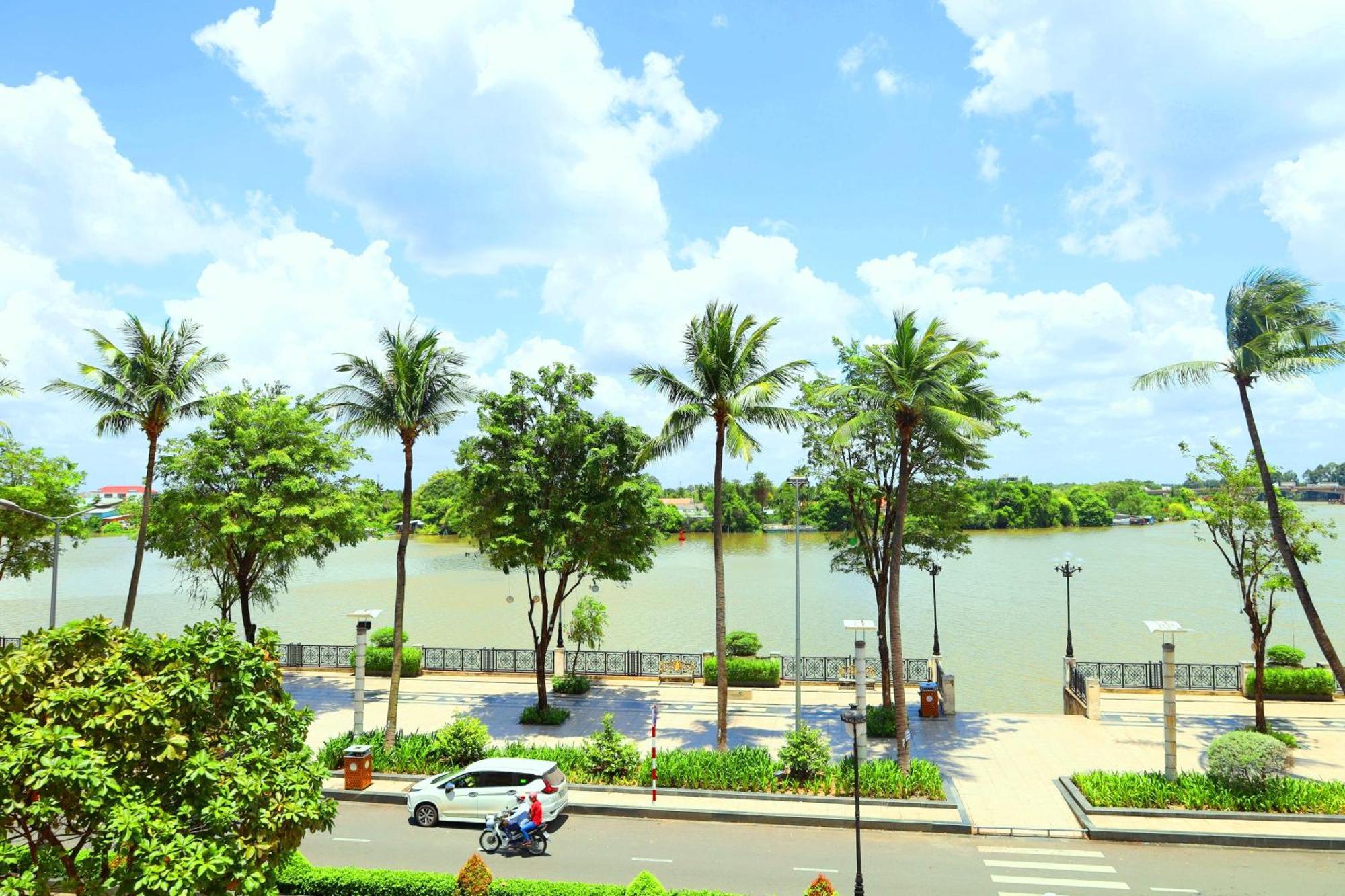 Bcons Riverside Hotel Binh Duong Thu Dau Mot Dış mekan fotoğraf