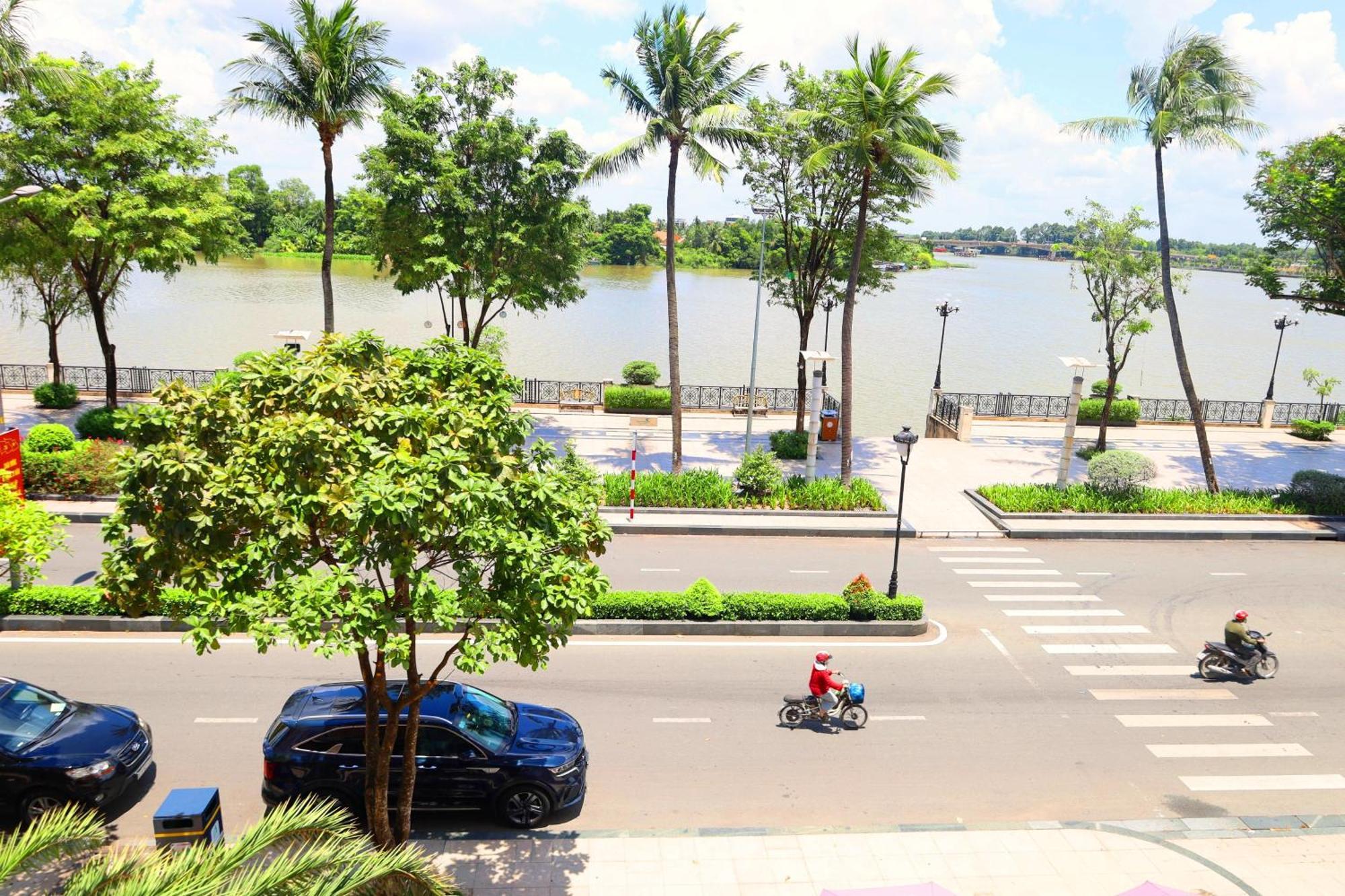 Bcons Riverside Hotel Binh Duong Thu Dau Mot Dış mekan fotoğraf