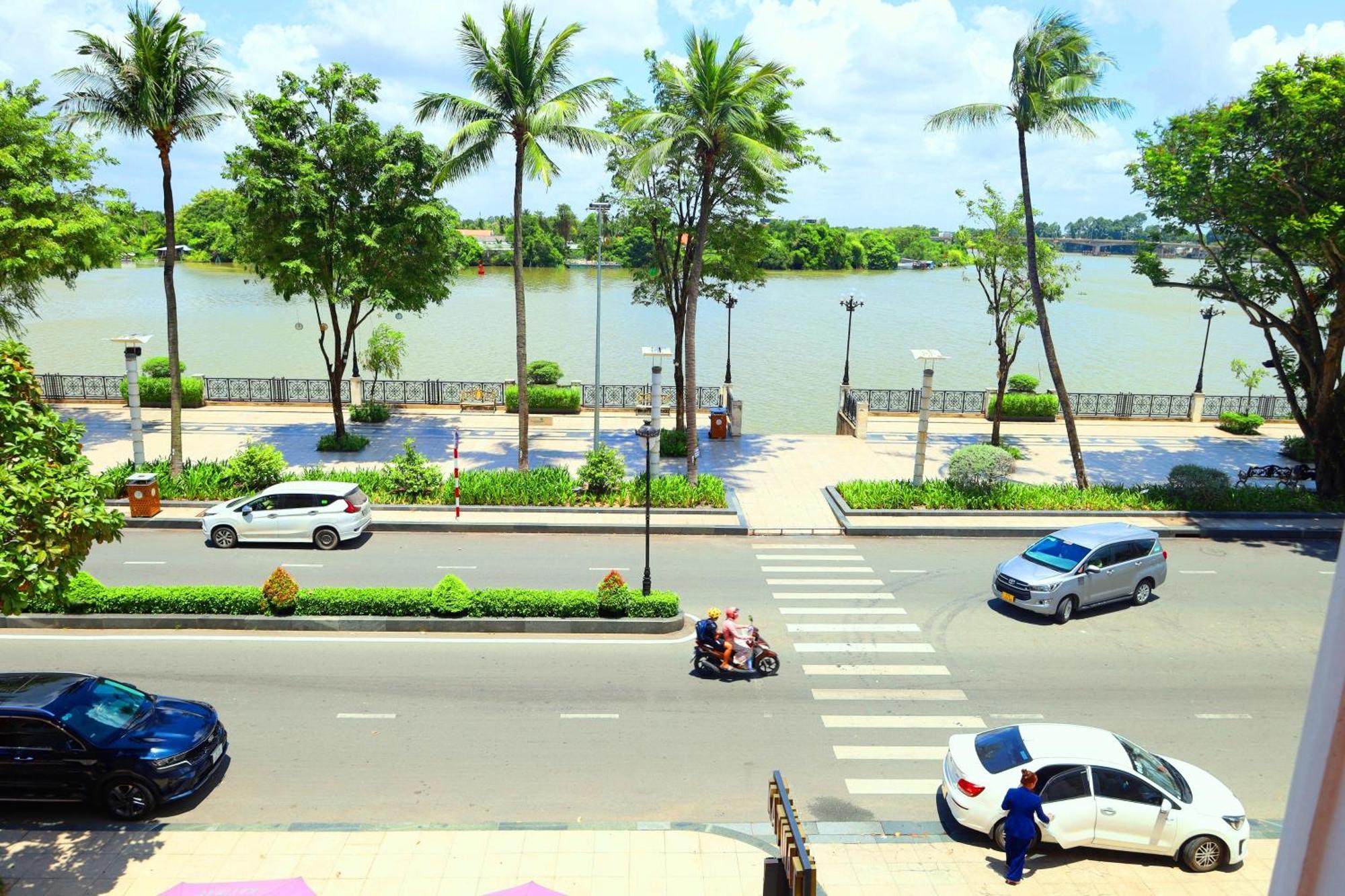 Bcons Riverside Hotel Binh Duong Thu Dau Mot Dış mekan fotoğraf